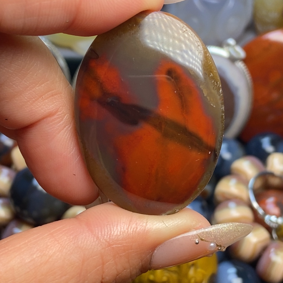 玛瑙/玉髓颈饰未镶嵌战国红