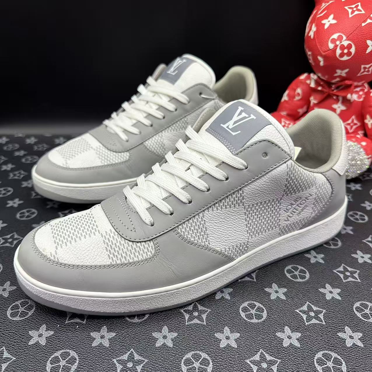 95新 LouisVuitton/路易威登 灰色棋盘格rivoli板鞋42欧码ddm3266