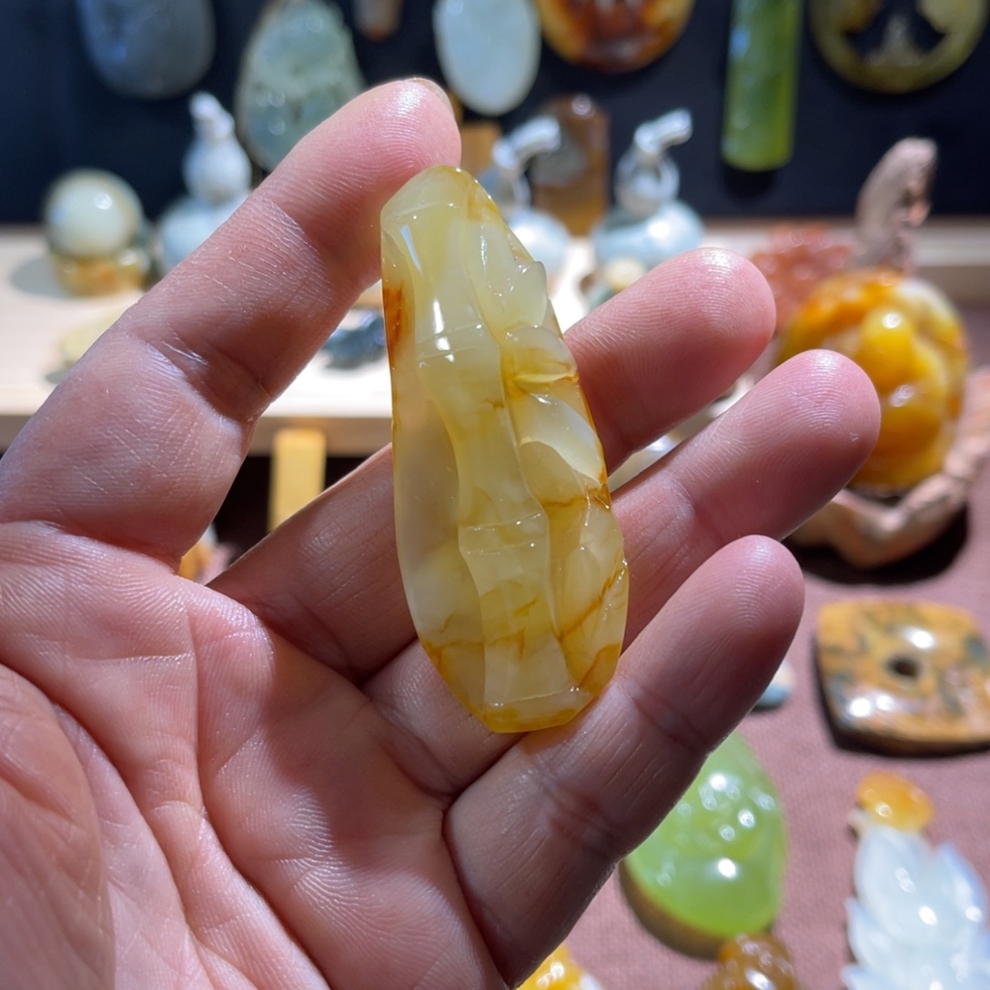 蛇纹石玉未镶嵌颈饰