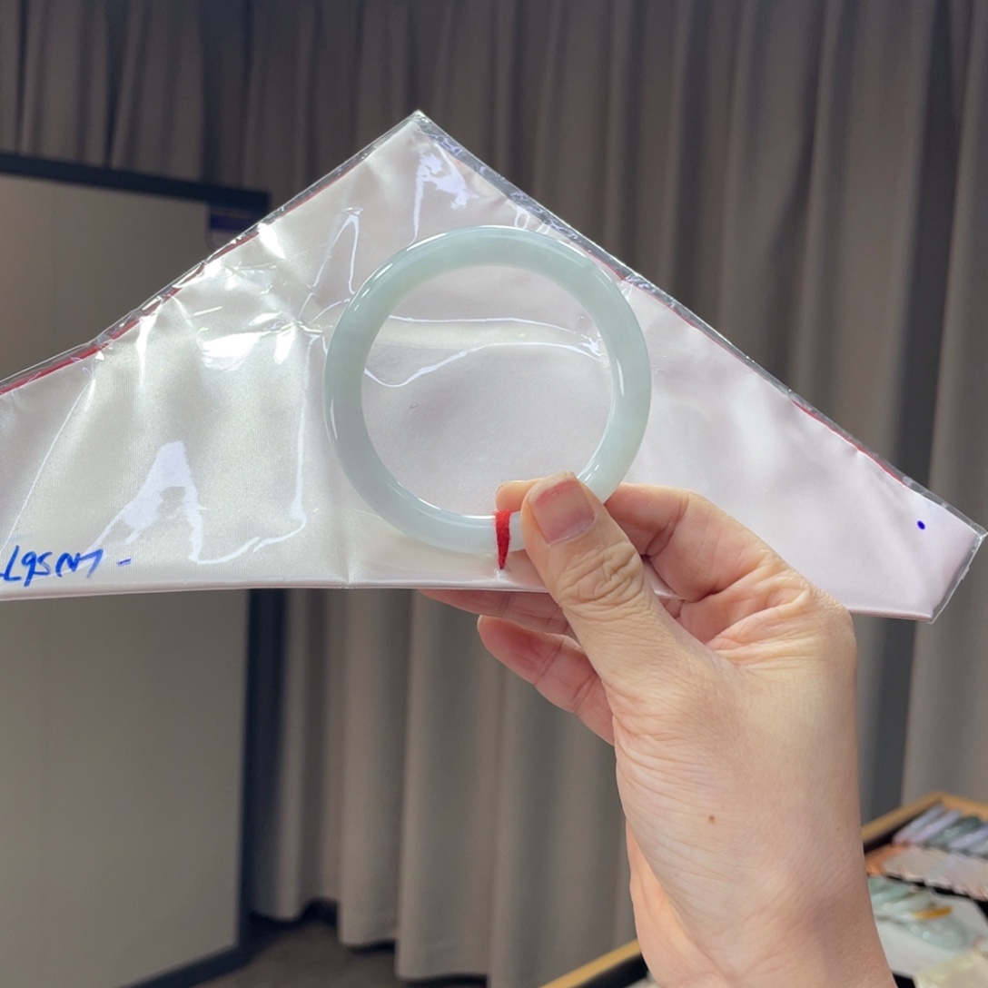 翡翠未镶嵌手镯翡翠