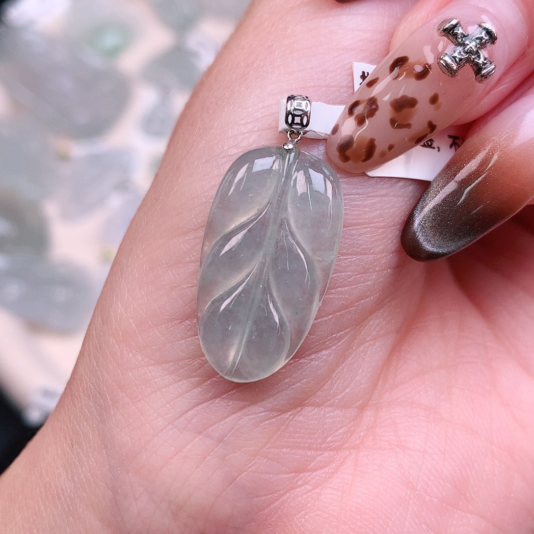 翡翠颈饰18K金镶嵌冰晴叶28、23.5、13，3.5