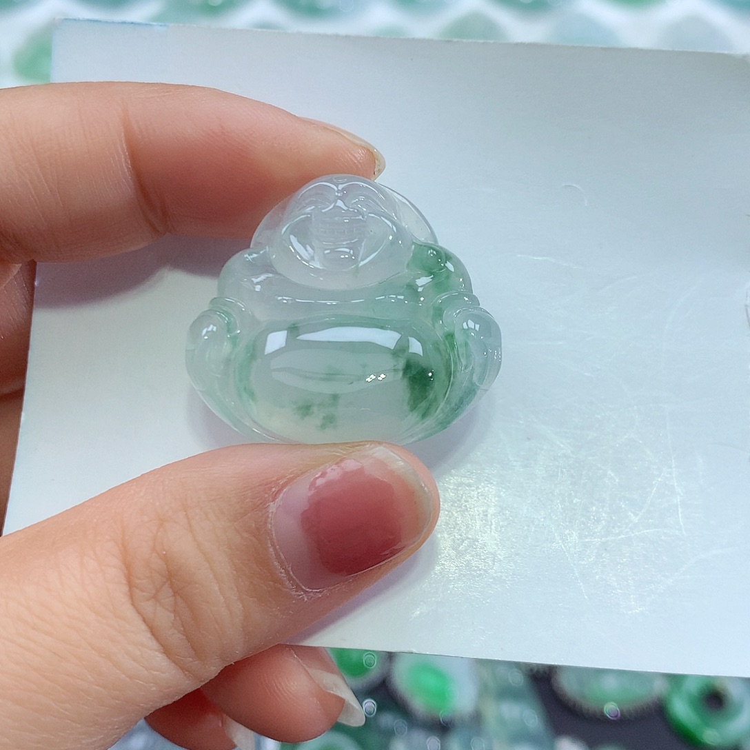 翡翠未镶嵌颈饰佛公