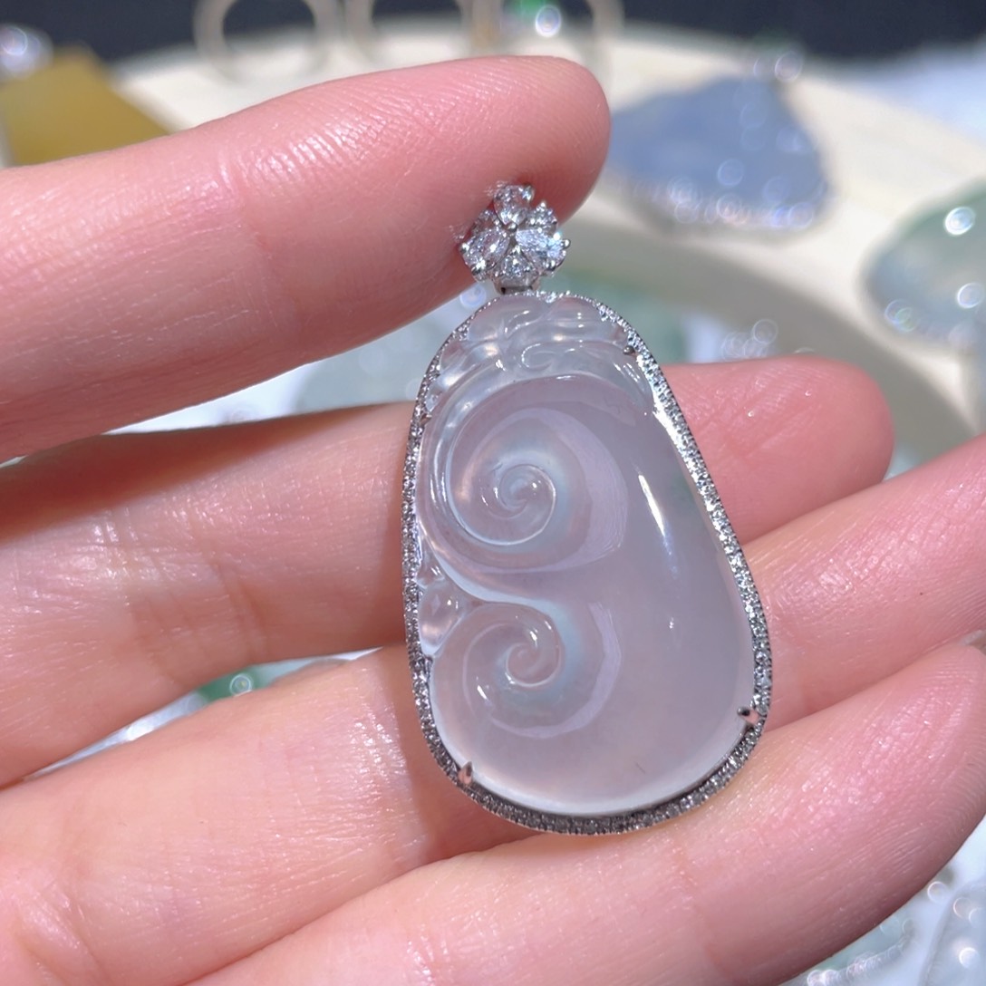 翡翠颈饰18K金镶嵌翡翠