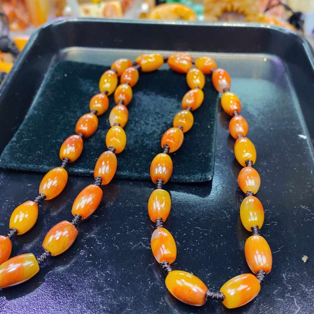 未镶嵌石英质玉（黄龙玉）颈饰