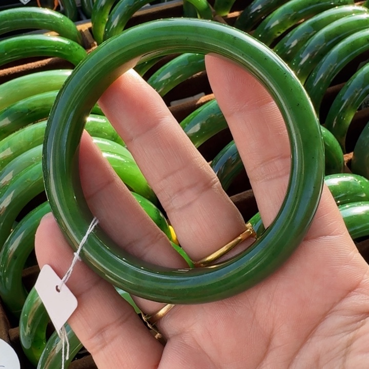 和田玉（碧玉）未镶嵌手镯