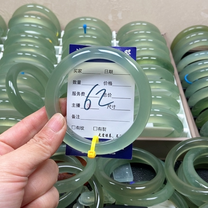 未镶嵌蛇纹石玉手镯钱*子