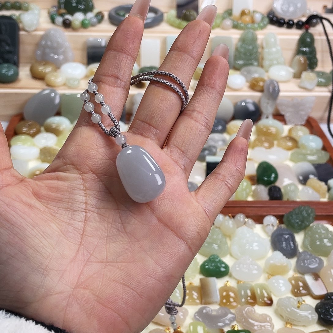 和田玉未镶嵌吊坠(赠链)