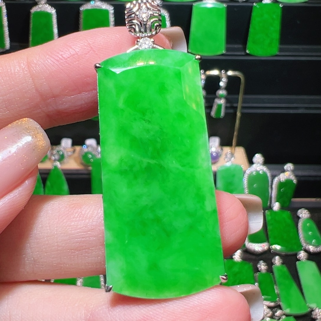 翡翠吊坠(不含链)18K金镶嵌