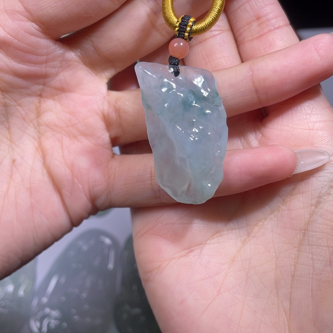 翡翠颈饰未镶嵌随形