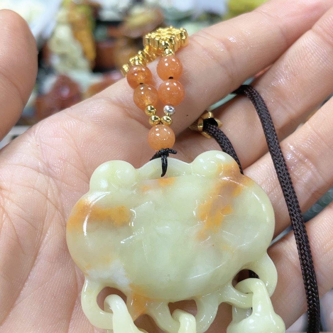 蛇纹石玉颈饰未镶嵌