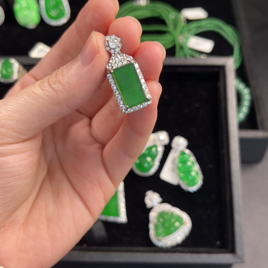 翡翠银S925镶嵌戒指无事牌吊坠