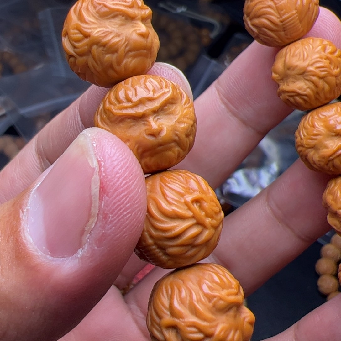 猴头核桃吊坠啦啦啦