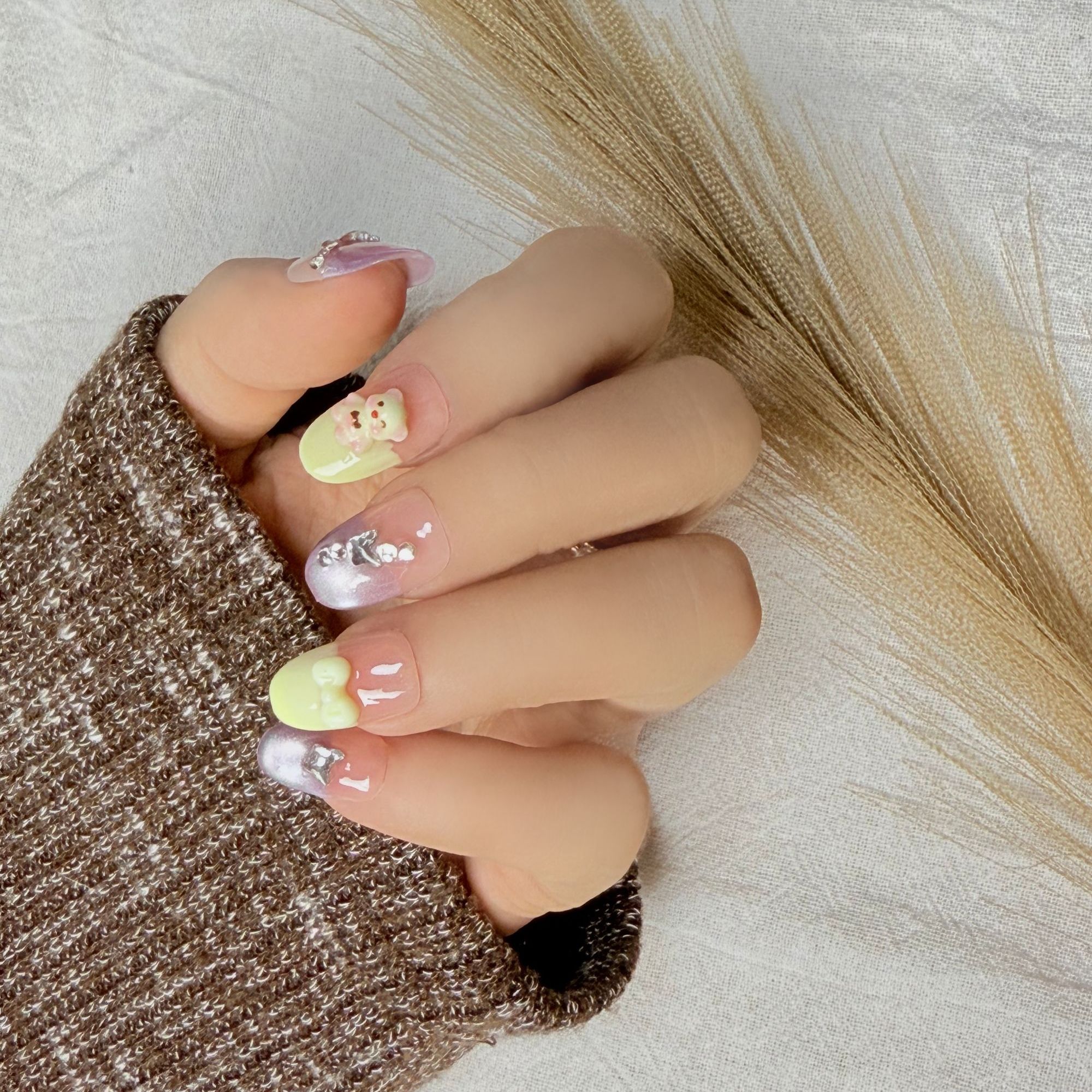 多巴胺法式与卡通小熊穿戴美甲03