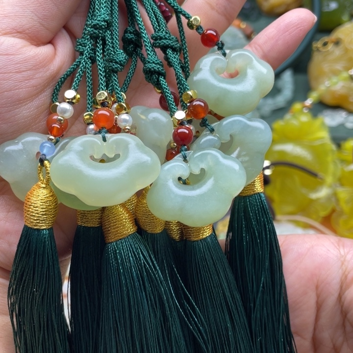 蛇纹石玉未镶嵌吊坠