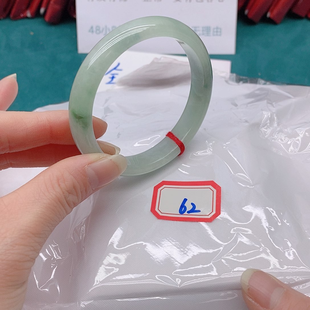 翡翠手镯未镶嵌l****n6222222222