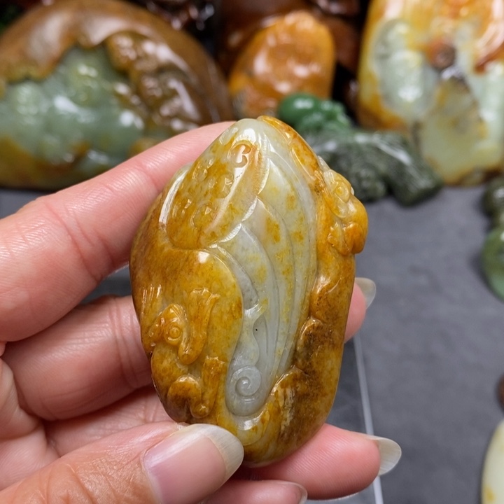 和田玉未镶嵌把件