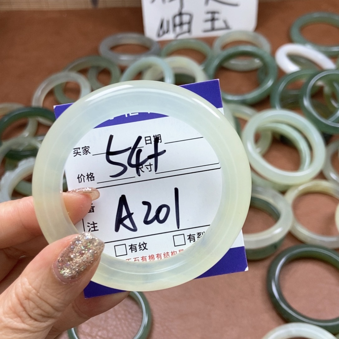 岫玉手镯手镯未镶嵌