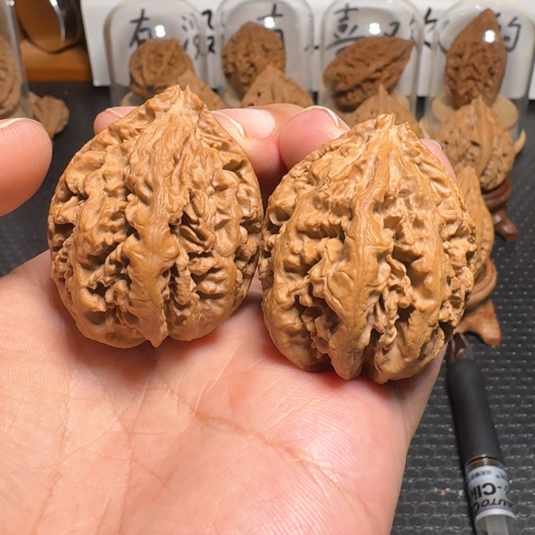 文玩核桃把件老树蚂蚁虎头