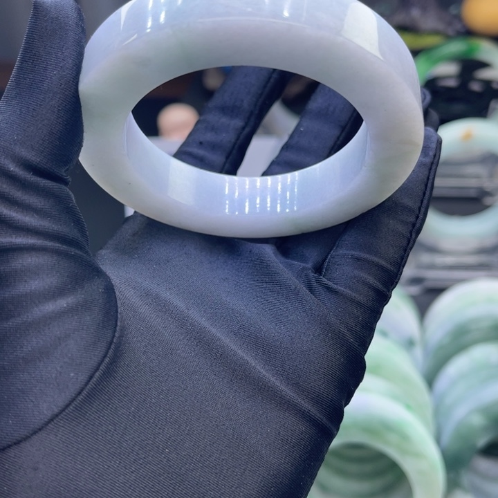 定制翡翠未镶嵌手镯