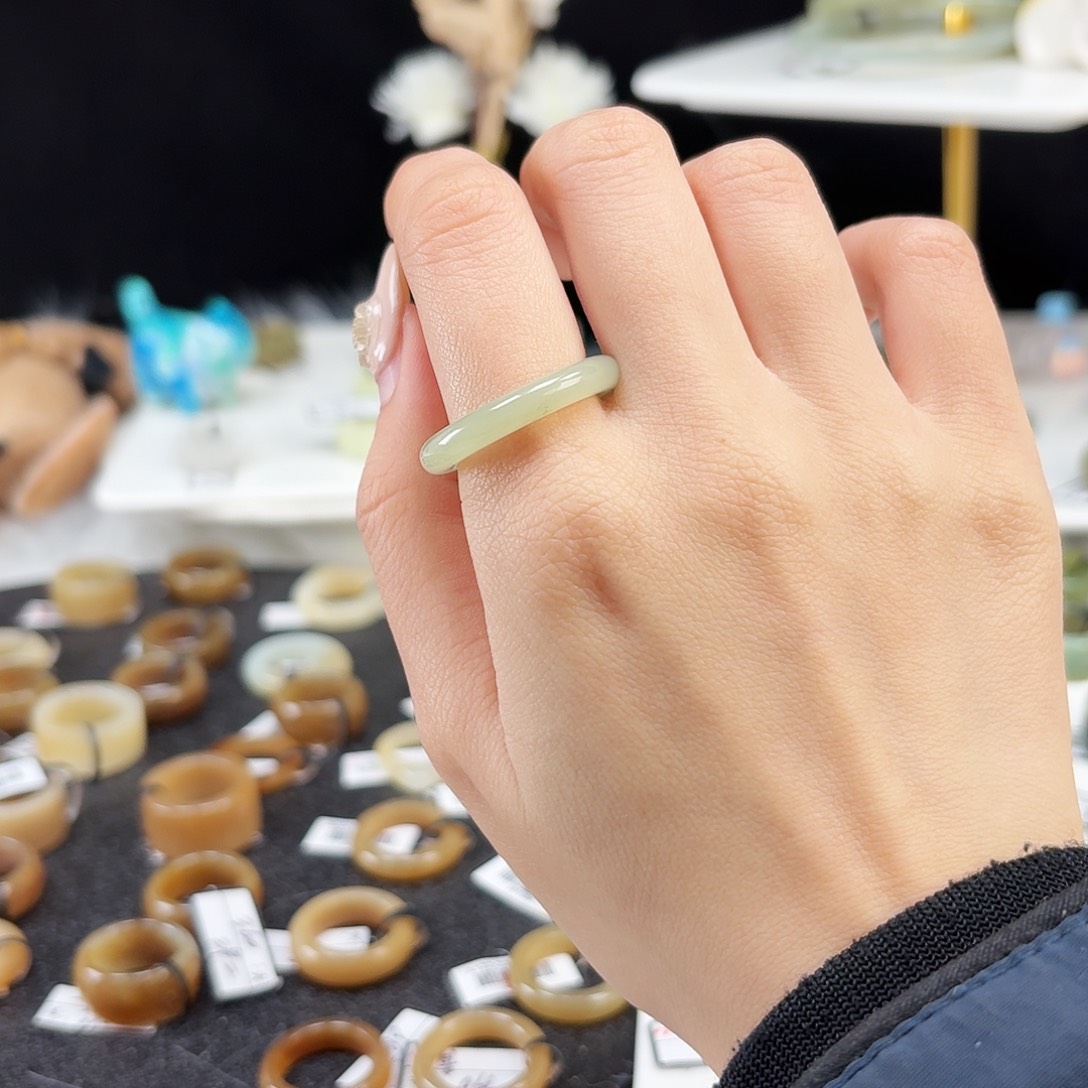 和田玉未镶嵌戒指P154奶绿甜甜圈18.6不退换