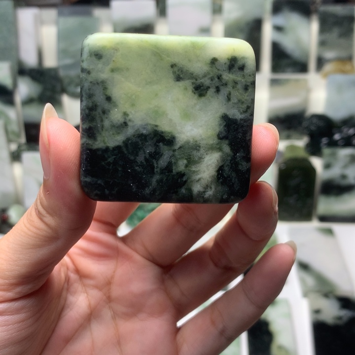 独山玉未镶嵌颈饰