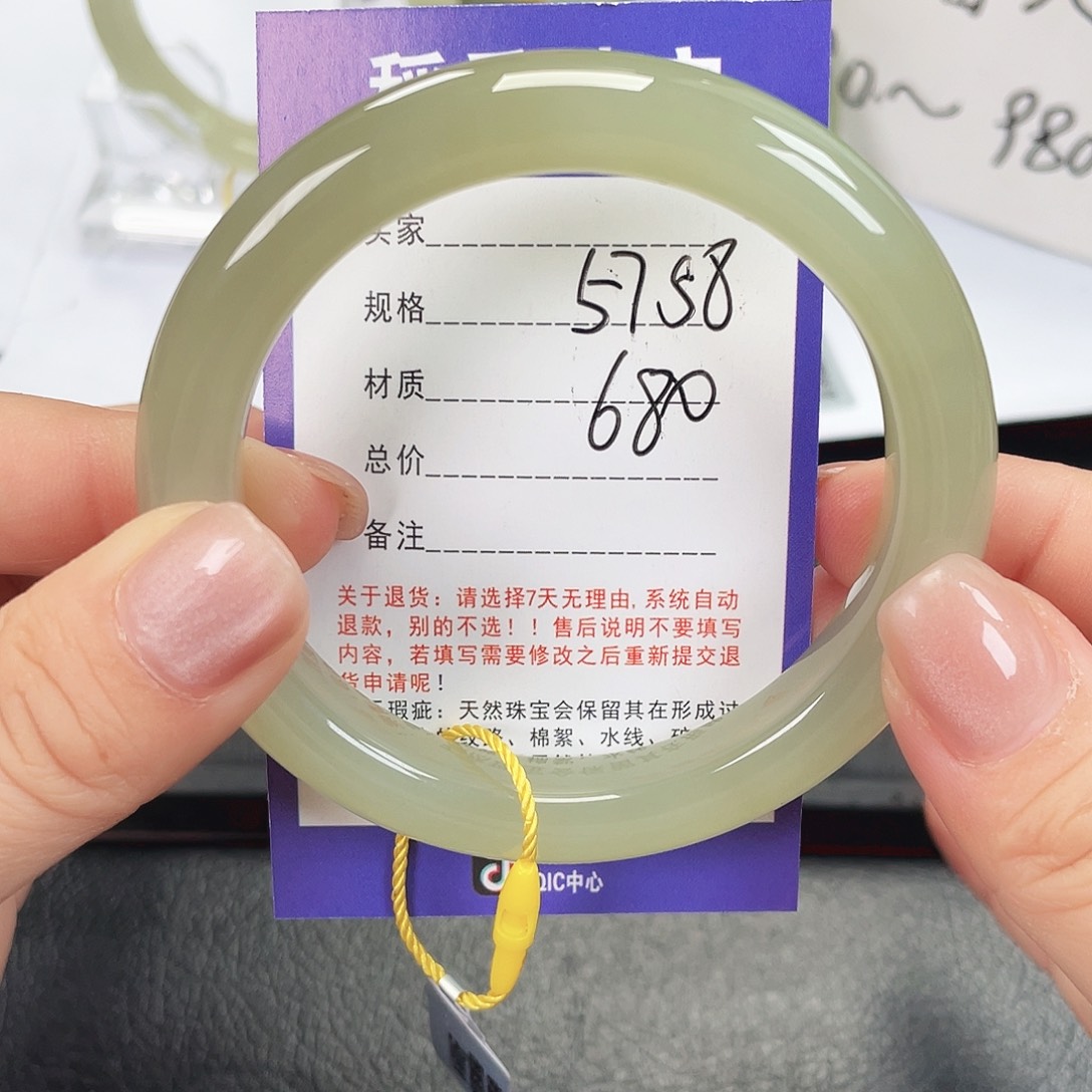 和田玉未镶嵌手镯