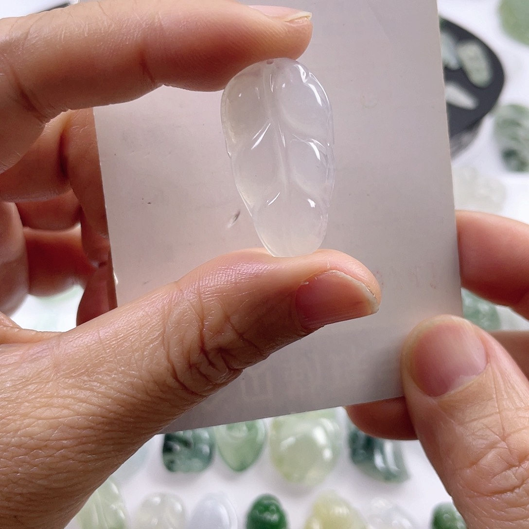 翡翠颈饰未镶嵌叶子