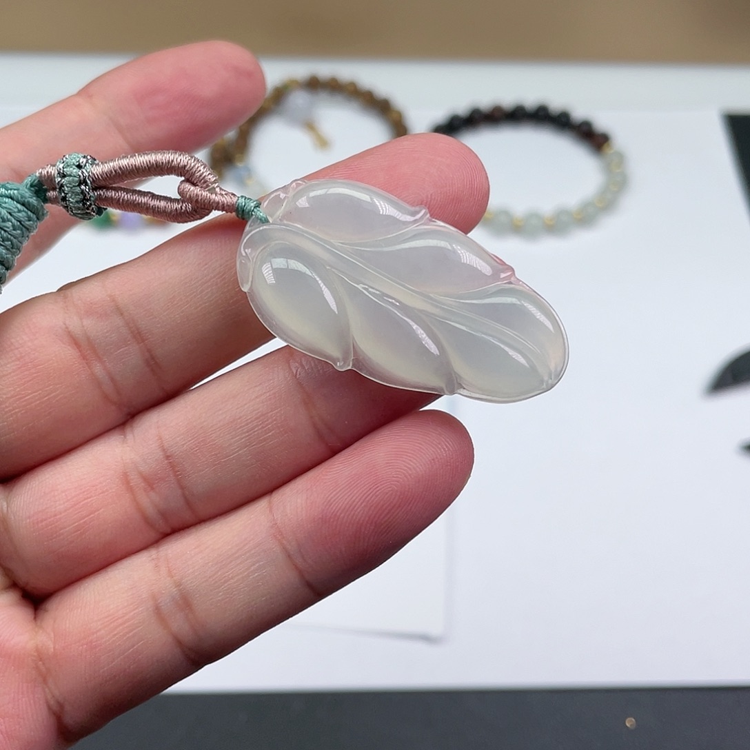 翡翠未镶嵌颈饰挂件