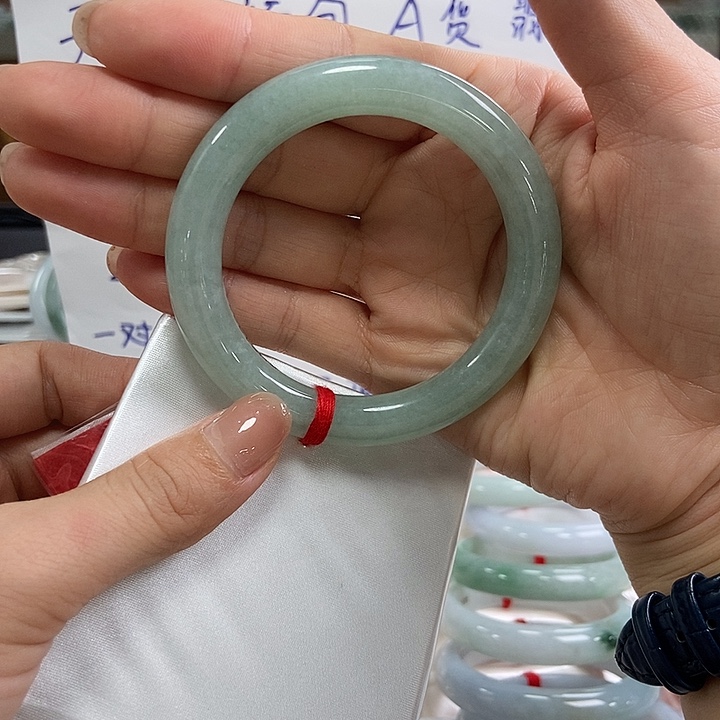 翡翠未镶嵌手镯（圆镯）56圈