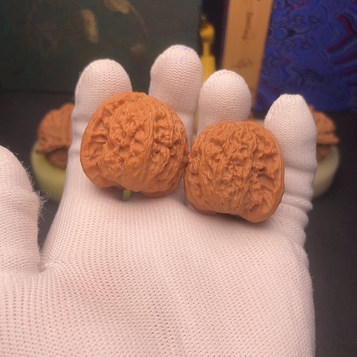 文玩核桃吊坠白狮子