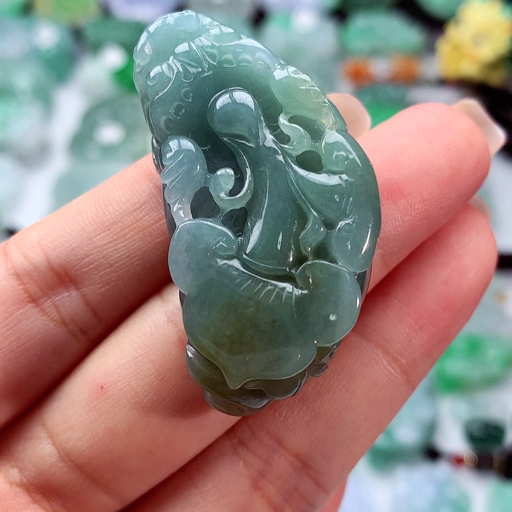 翡翠颈饰未镶嵌翡翠