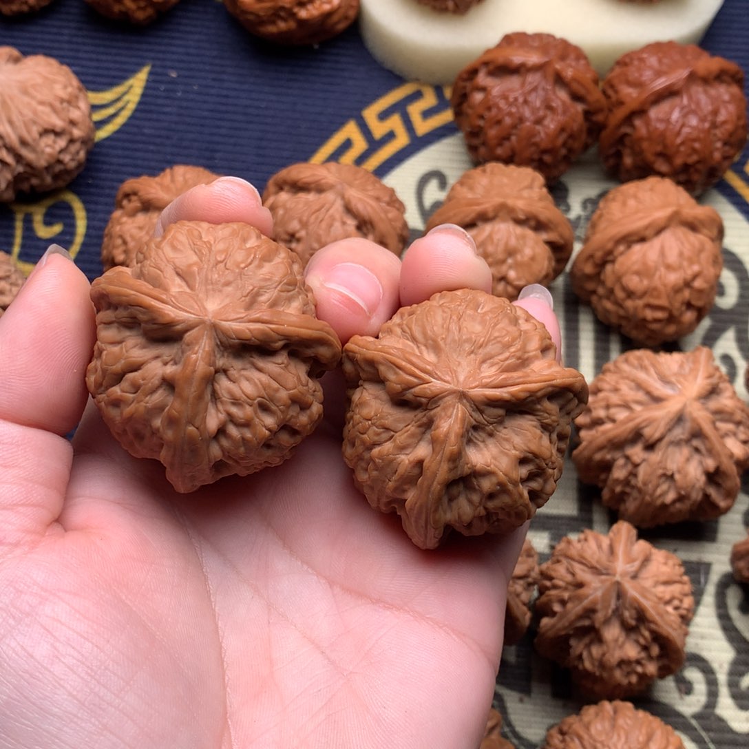 文玩核桃吊坠雪狮42