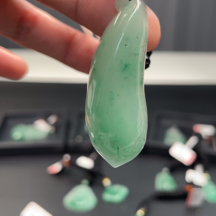 石英质玉吊坠(赠链)合金