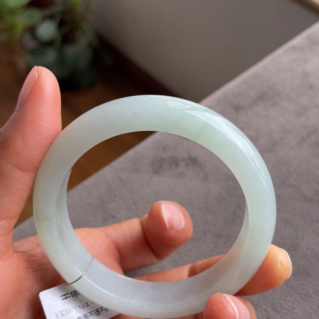 翡翠未镶嵌手镯晴绿