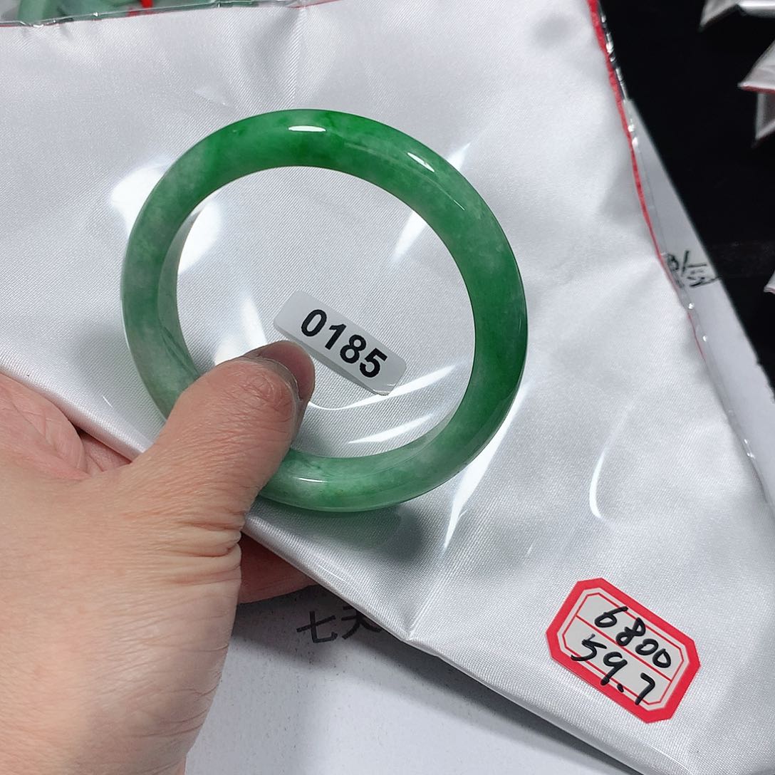 翡翠手镯未镶嵌天然缅甸A货翡翠手镯