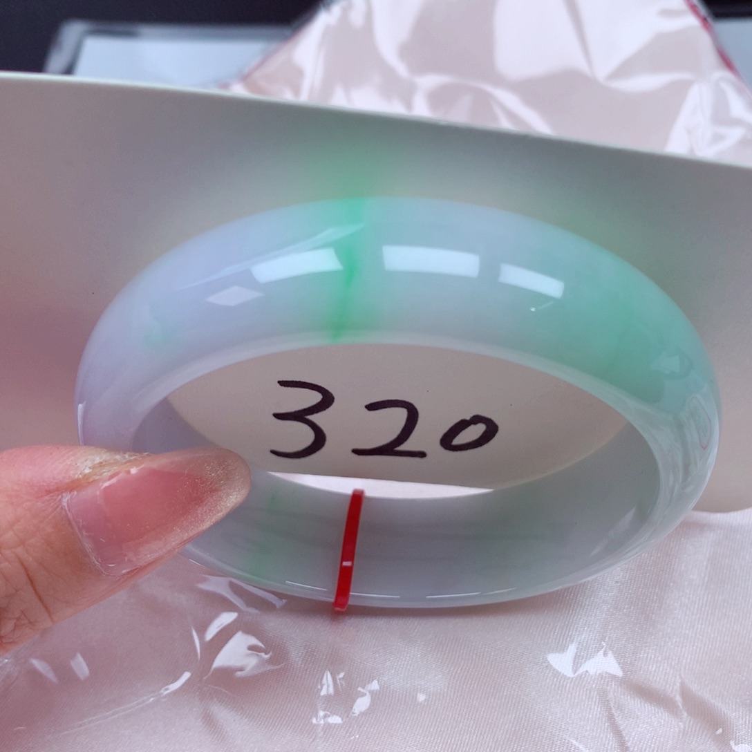 翡翠手镯未镶嵌翡翠