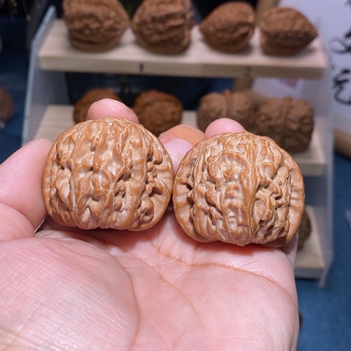 嘉***部文玩核桃吊坠全品白狮子