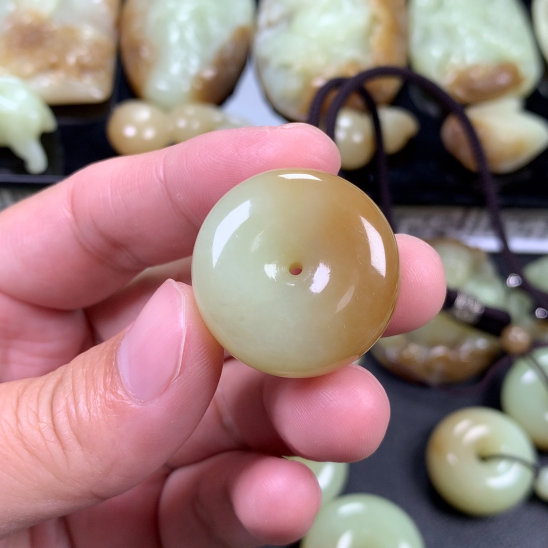 S***n和田玉未镶嵌颈饰