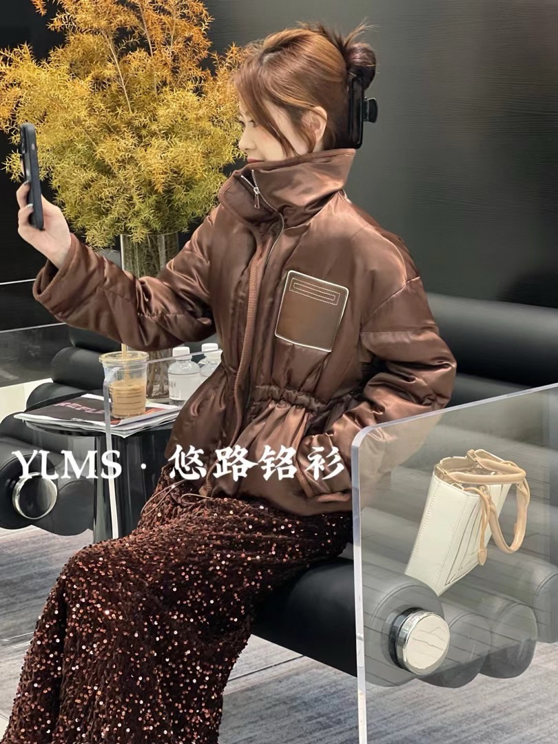 高品质90白鹅绒羽绒服