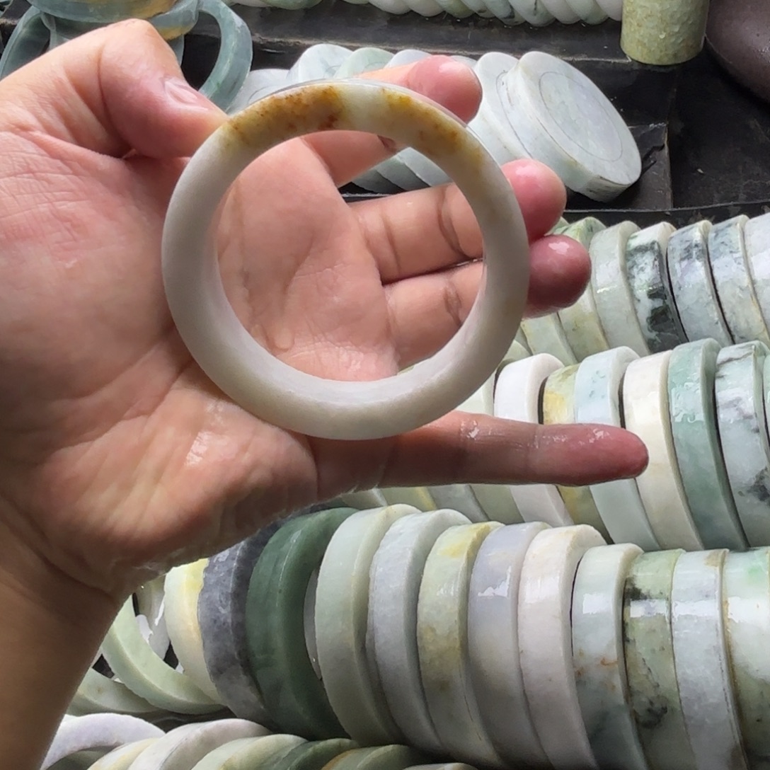 蜜***蜜定制翡翠未镶嵌翡翠手镯定制