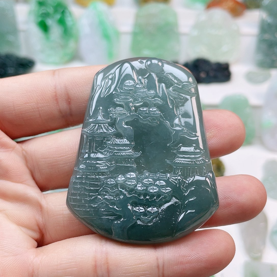 翡翠颈饰未镶嵌山水