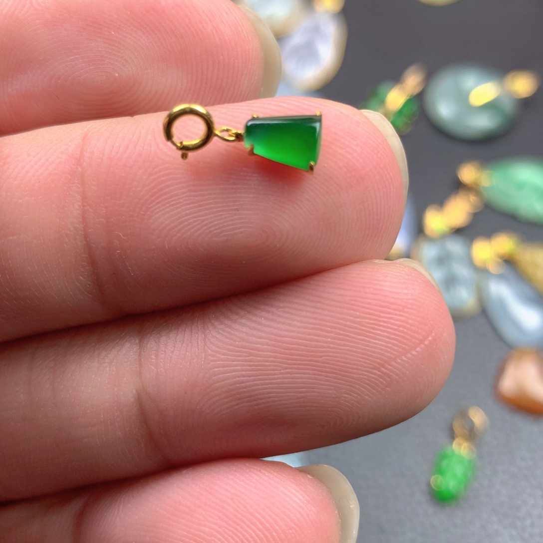 【闪购商品】颈饰18K金镶嵌翡翠翡翠