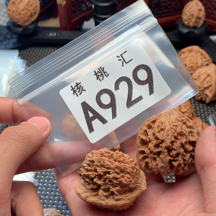 或***许文玩核桃吊坠百花山