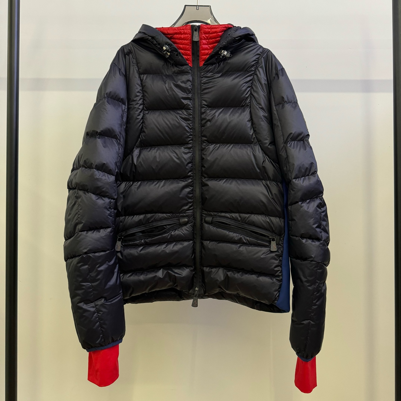 Moncler/盟可睐/蒙口/黑色连帽羽绒服 3码 99新 GM000937