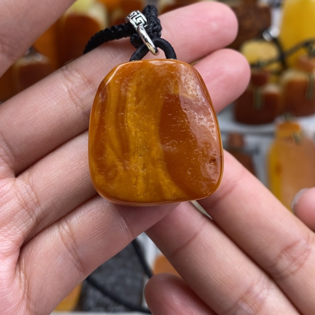 琥珀吊坠(赠链)未镶嵌