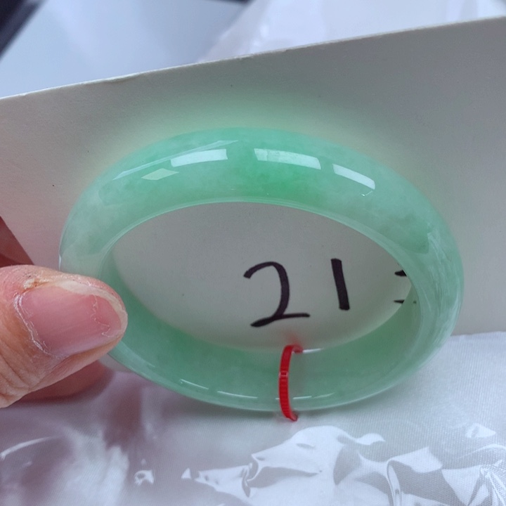 翡翠手镯未镶嵌翡翠