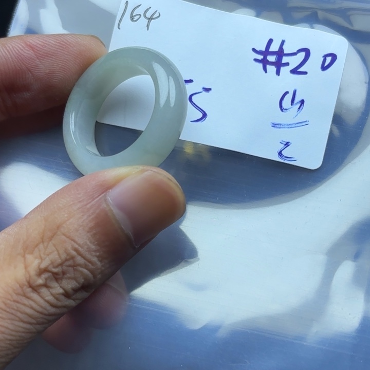 颈饰未镶嵌翡翠戒指
