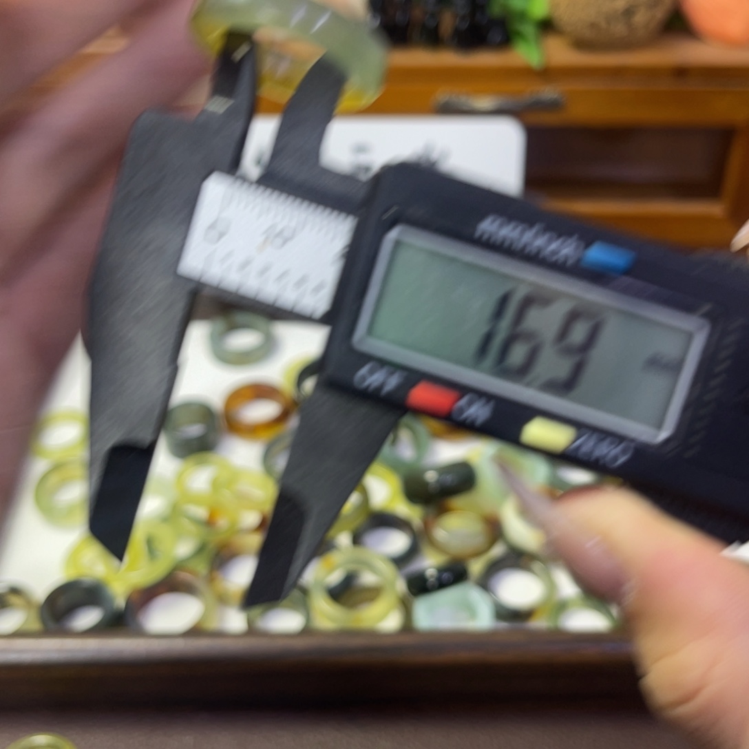 蛇纹石玉未镶嵌戒指92