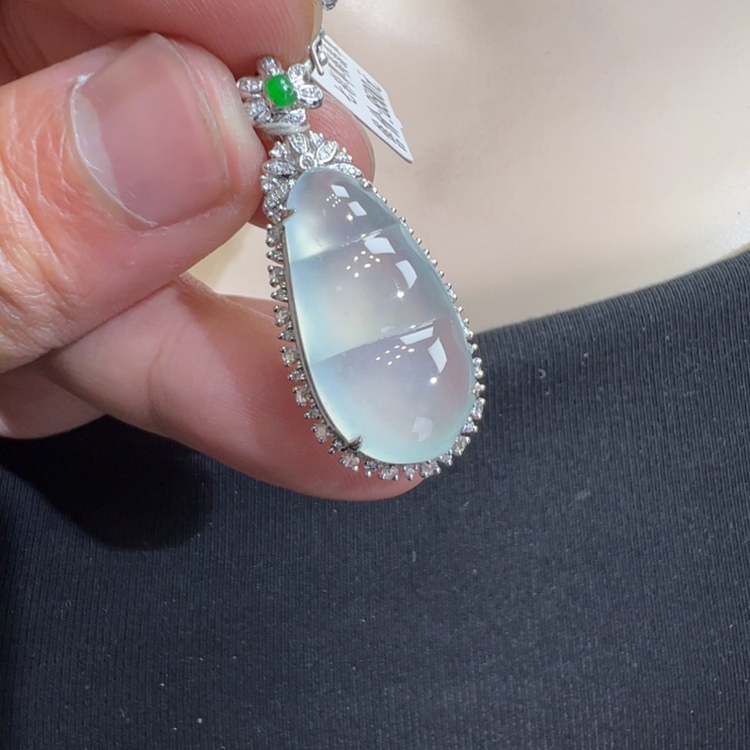 翡翠吊坠(不含链)18K金镶嵌