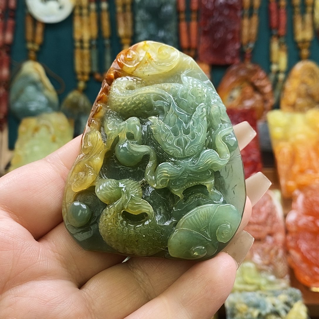 蛇纹石玉未镶嵌颈饰福利龙